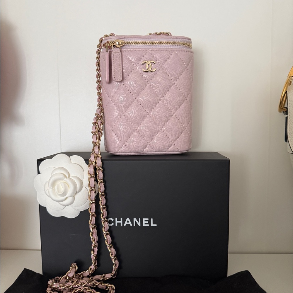 Chanel Vanity - Picture 4 of 7